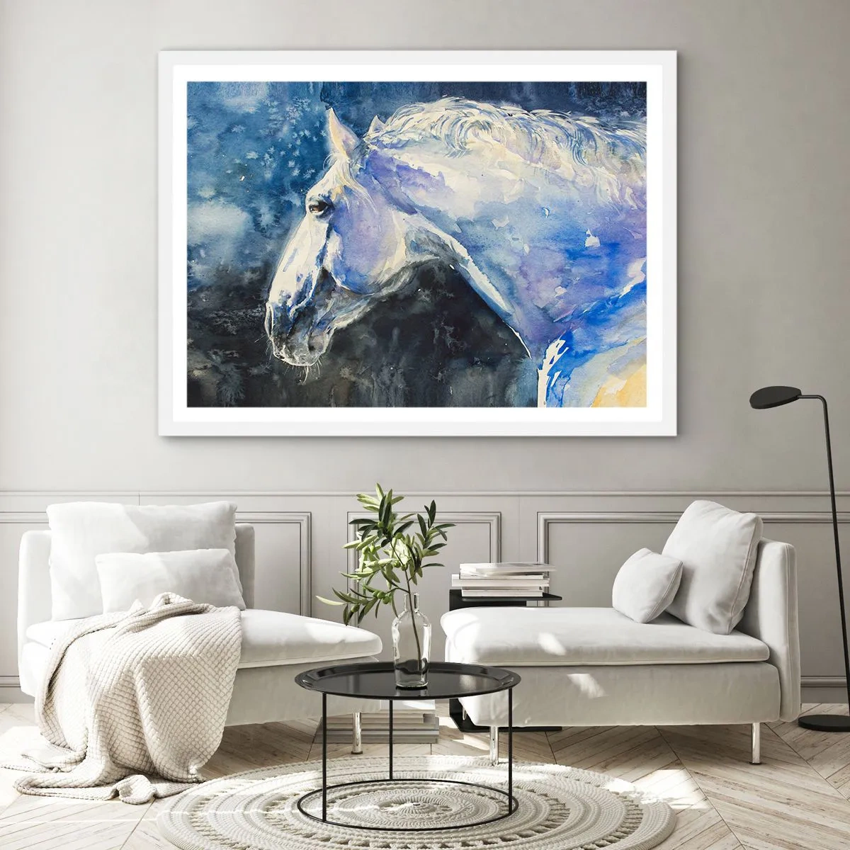 Poster în ramă albă - Portret într-o strălucire albastră - 70x50 cm