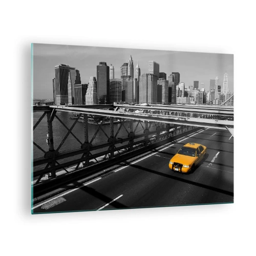 Tablou pe sticlă - Un taxi galben pe un pod cu vedere la Manhattan - 70x50cm - Culorile marelui oraș - Decorațiune modernă pentru perete pentru living și dormitor ARTTOR