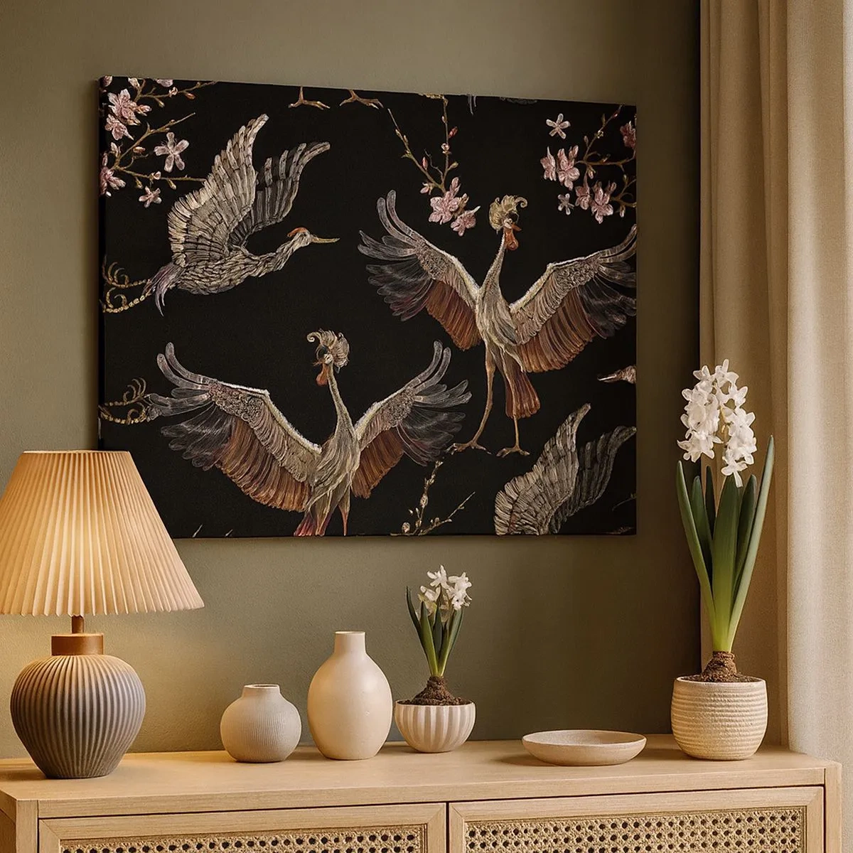 Tablou pe pânză Canvas - Macarale și flori elegante pe fundal negru - 70x50cm - Pasăre de basm - Decorațiune modernă pentru perete pentru living și dormitor ARTTOR