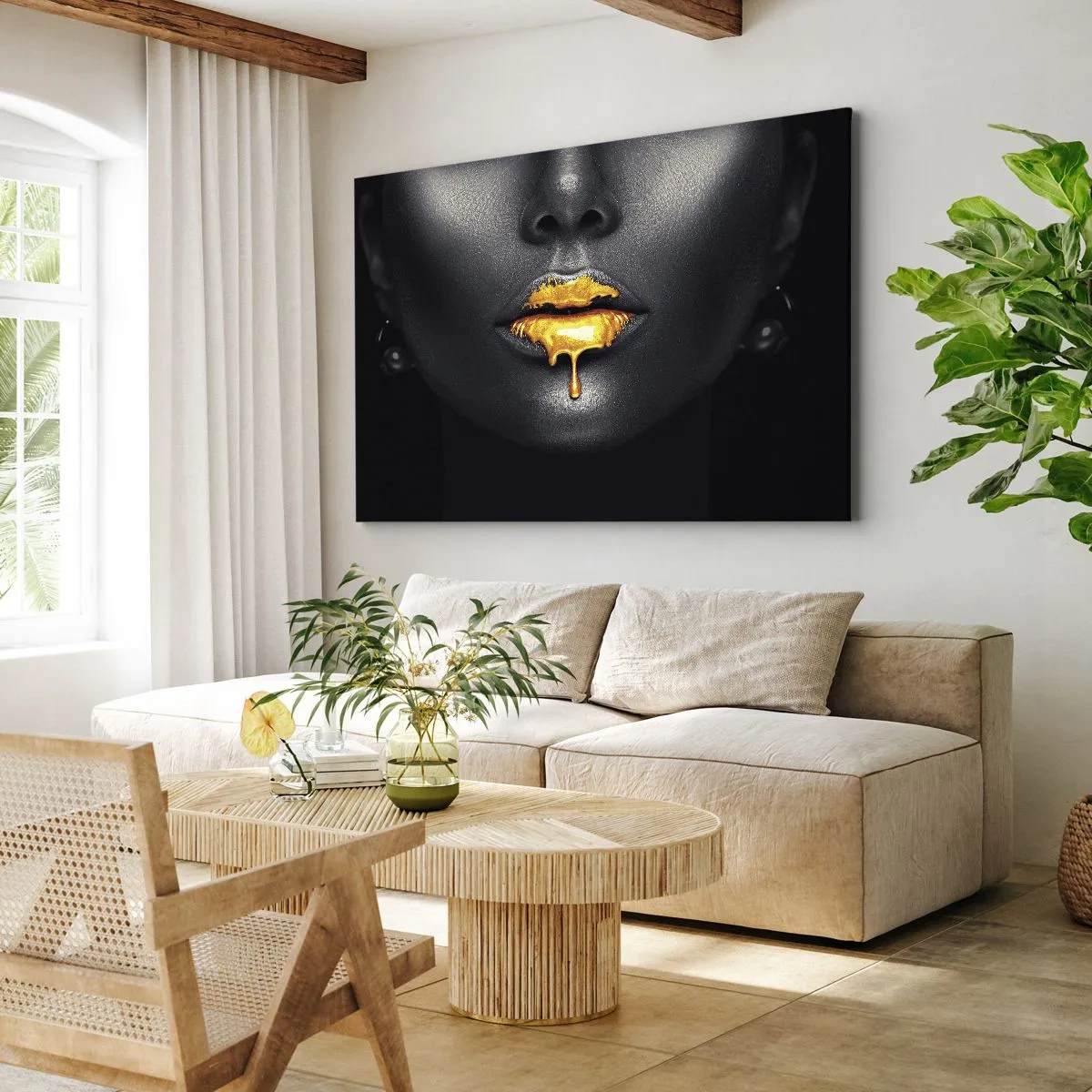 Tablou pe pânză Canvas - Portret negru și auriu al unei femei cu o picătură de aur pe buze - 70x50cm - Buzele de aur - Decorațiune modernă pentru perete pentru living și dormitor ARTTOR