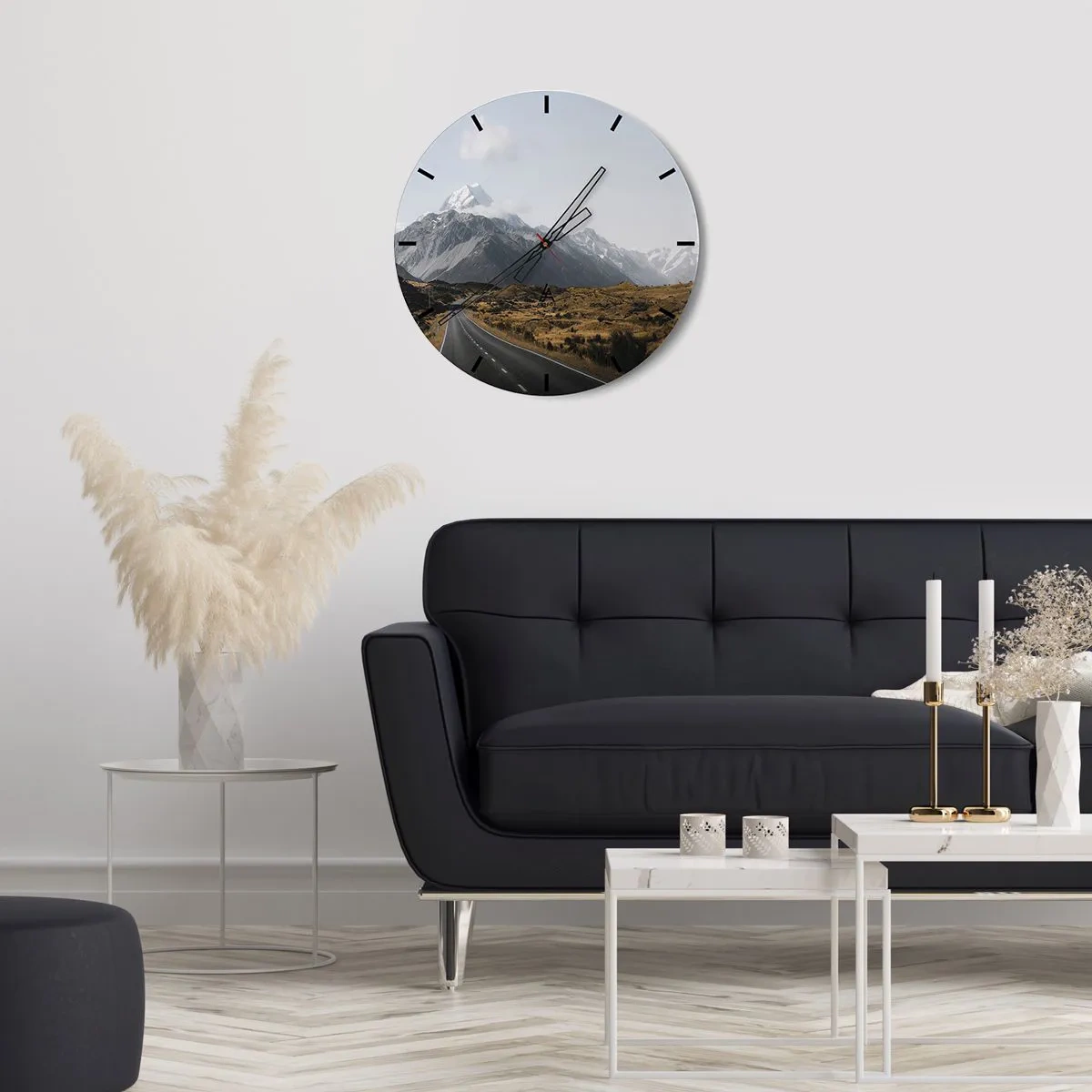 Ceas de perete - Ceas pe sticlă - Un drum care duce spre munți acoperiți de zăpadă sub un cer senin - 30x30cm - Drumul spre inima munților - Decorațiune modernă pentru perete pentru living, bucătărie și dormitor ARTTOR