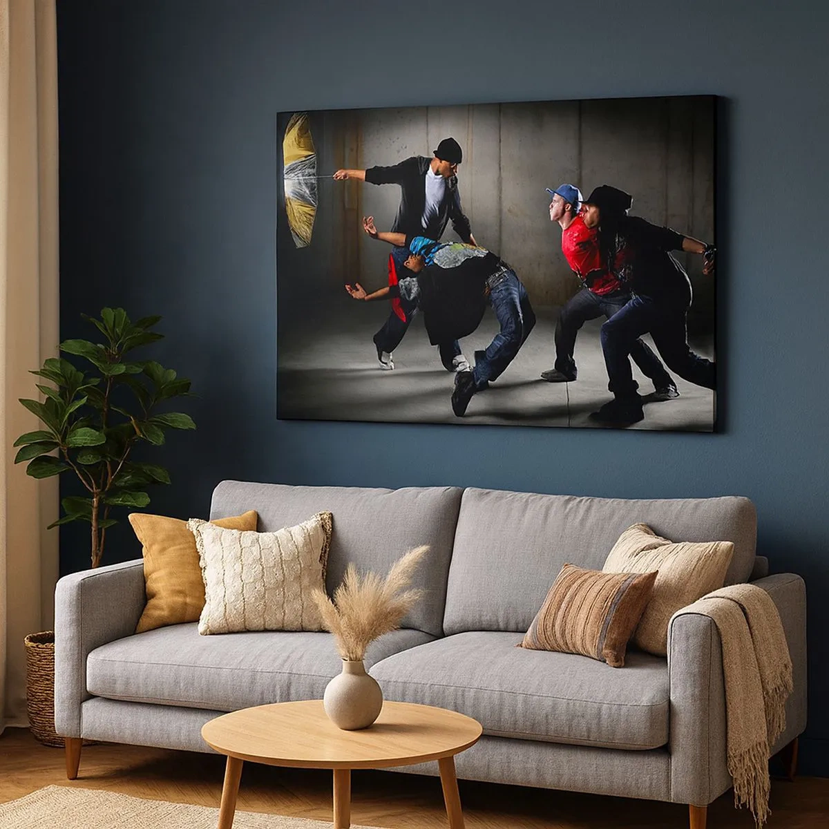 Tablou pe pânză Canvas - Un grup de dansatori hip-hop într-o coregrafie dinamică - 70x50cm - Dansând cu vântul străzii - Decorațiune modernă pentru perete pentru living și dormitor ARTTOR