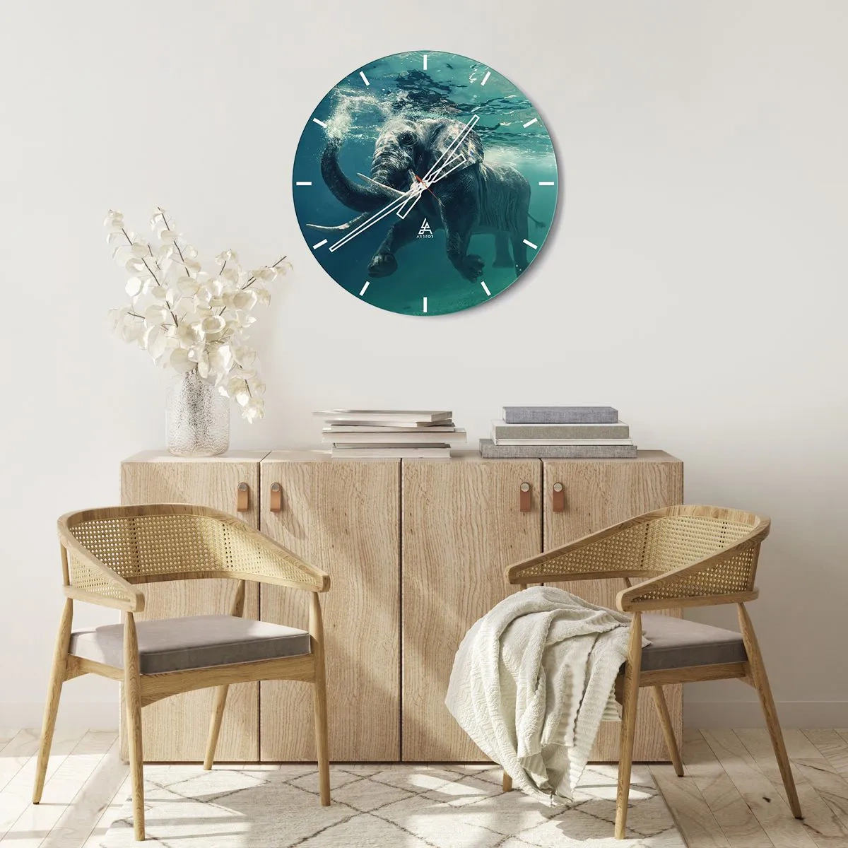 Ceas de perete - Ceas pe sticlă - Un elefant înotând sub apă în mediul său natural - 30x30cm - Tuturor le place să înoate - Decorațiune modernă pentru perete pentru living, bucătărie și dormitor ARTTOR