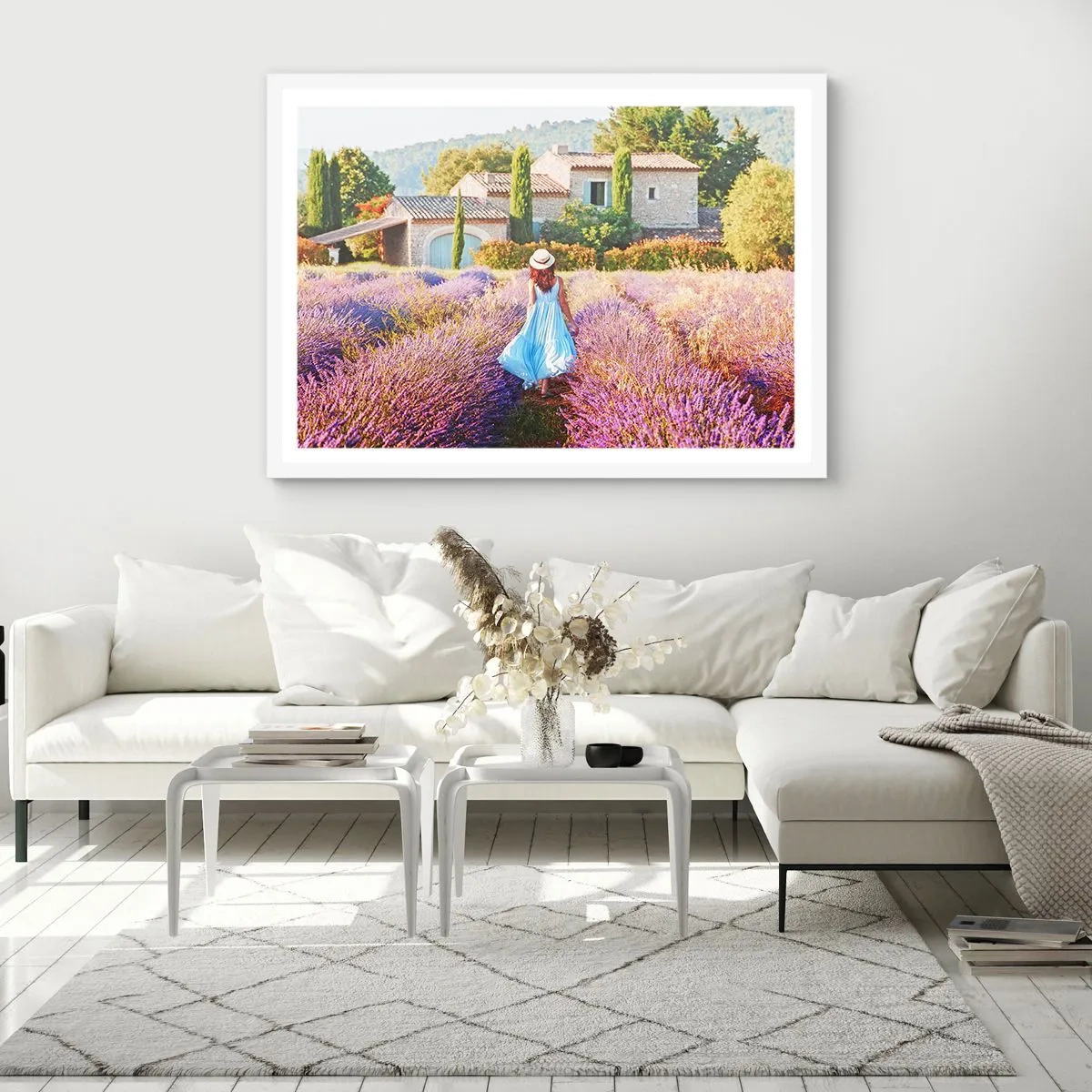 Poster în ramă albă - Fata de lavandă - 91x61 cm