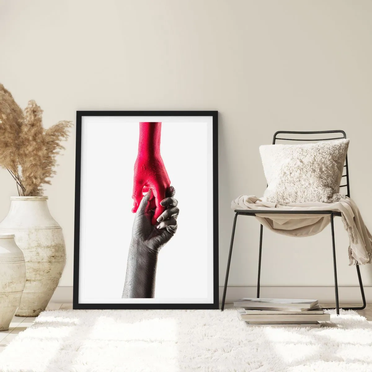 Poster în ramă neagră - Mâini simbolice în roșu și argintiu pe fundal alb - 50x70cm - Împreună, deși diferiți - Decorațiune modernă pentru perete pentru living și dormitor ARTTOR