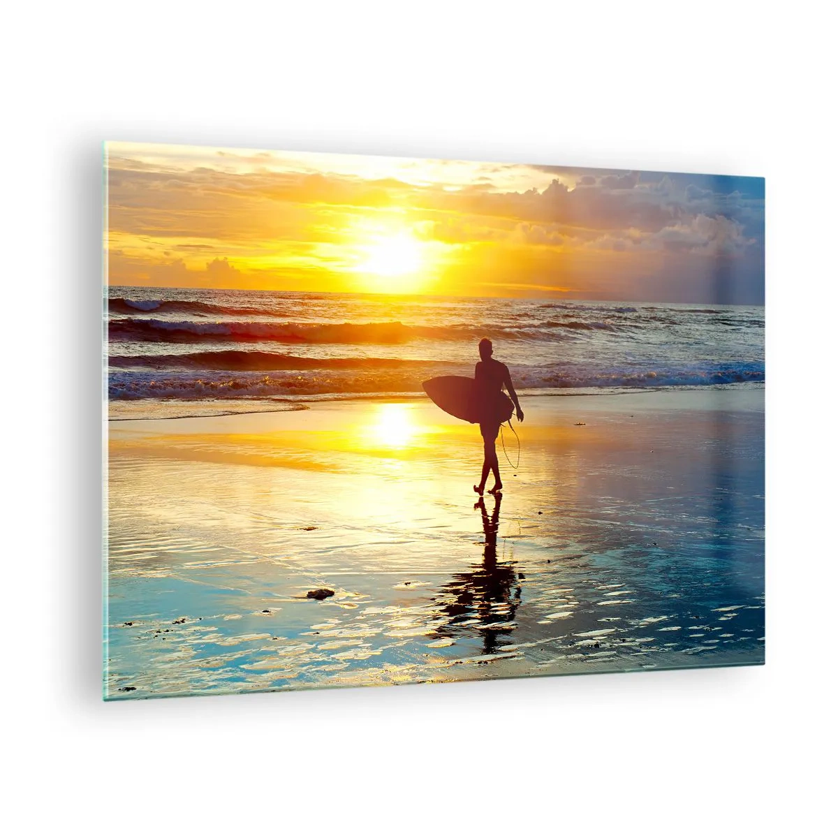Tablou pe sticlă - Un surfer care merge pe plajă la apus cu placa sa - 70x50cm - Întoarcerea războinicului - Decorațiune modernă pentru perete pentru living și dormitor ARTTOR