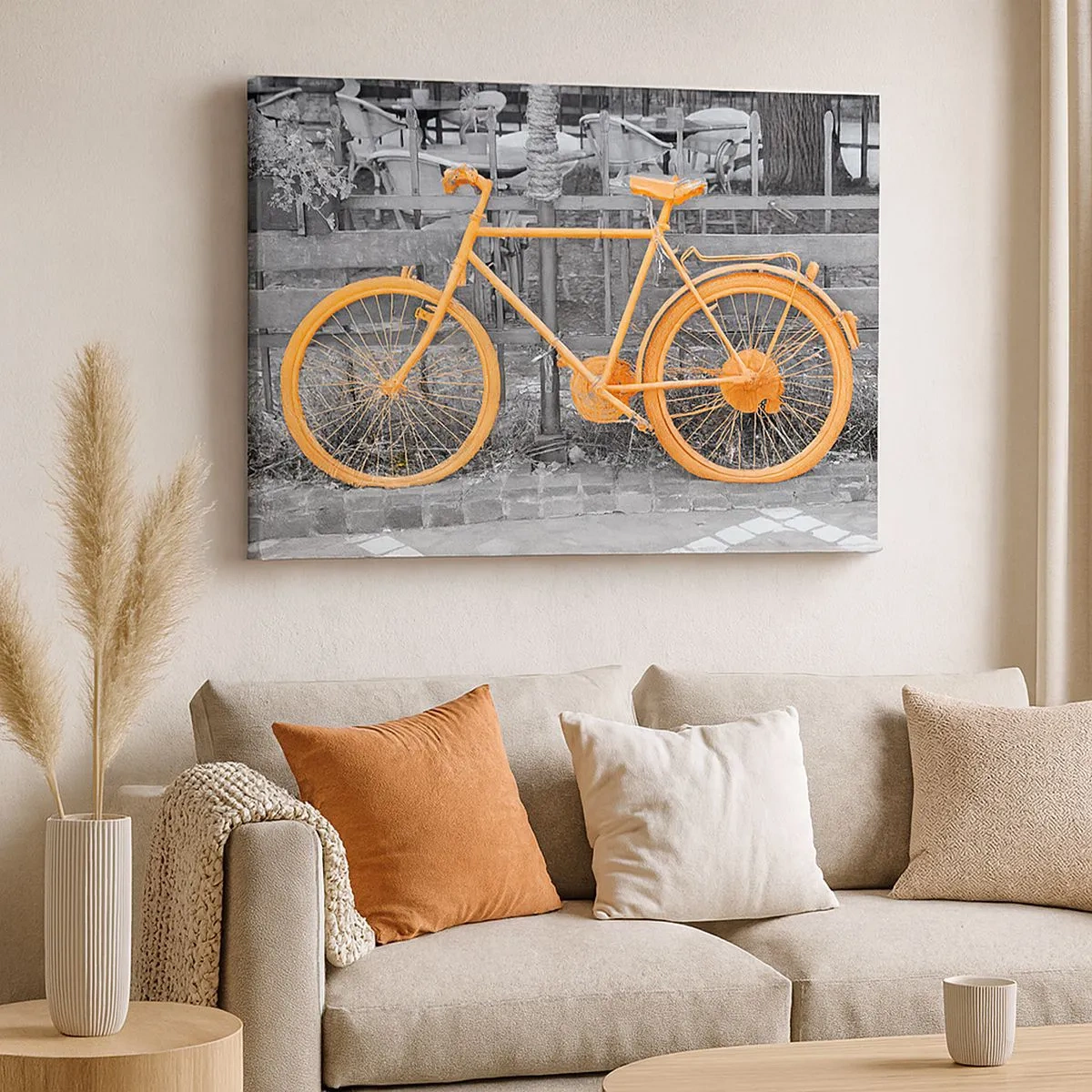 Tablou pe pânză Canvas - Fotografie artistică a unei biciclete galbene pe un fundal alb-negru - 70x50cm - Du-te, eu aștept aici - Decorațiune modernă pentru perete pentru living și dormitor ARTTOR
