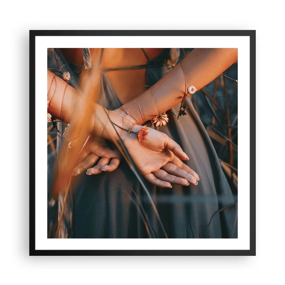 Poster în ramă neagră - Legată de natură - 60x60 cm