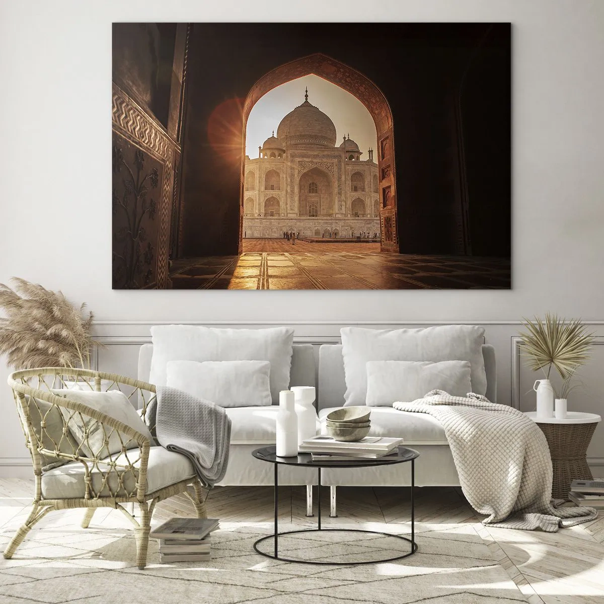 Tablou pe sticlă - Apus de soare peste o clădire monumentală văzut printr-un arc - 70x50cm - Un monument al iubirii nepământene - Decorațiune modernă pentru perete pentru living și dormitor ARTTOR
