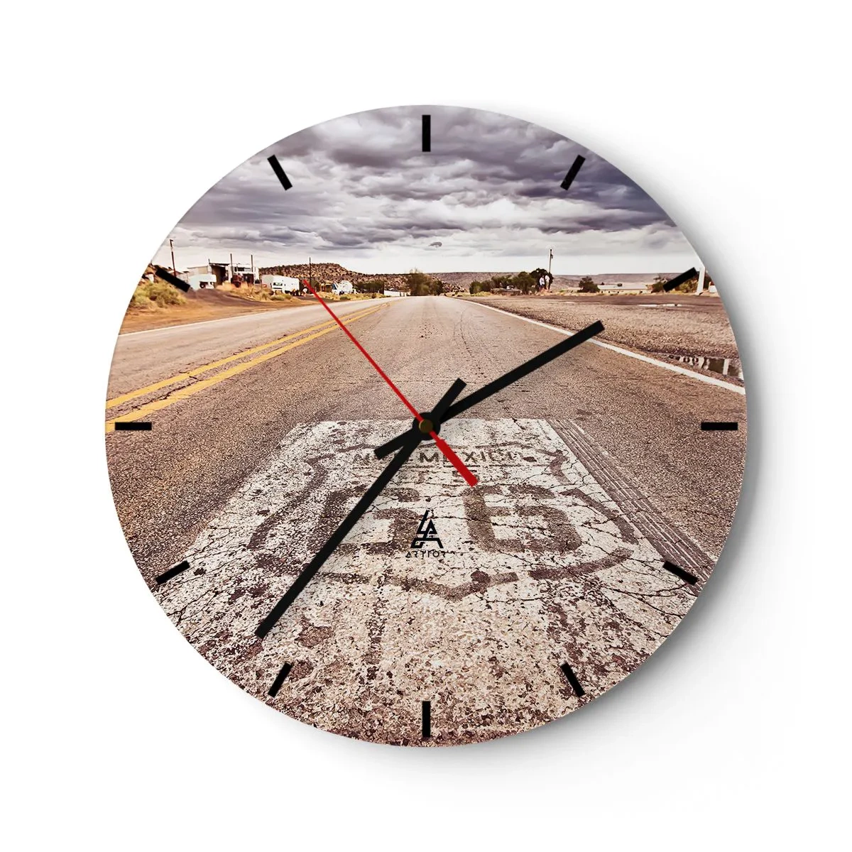 Ceas de perete - Ceas pe sticlă - Ruta 66 sub un cer înnorat - 30x30cm - Mother Road - o legendă americană - Decorațiune modernă pentru perete pentru living, bucătărie și dormitor ARTTOR