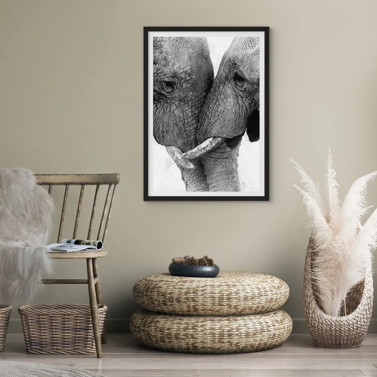 Poster în ramă neagră - Prim-plan cu doi elefanți în alb și negru - 50x70cm - Mărturisire din inimă - Decorațiune modernă pentru perete pentru living și dormitor ARTTOR