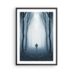 Poster în ramă neagră - Un bărbat într-o pădure învăluită în ceață, înconjurat de copaci - 50x70cm - Și totul este simplu și clar - Decorațiune modernă pentru perete pentru living și dormitor ARTTOR