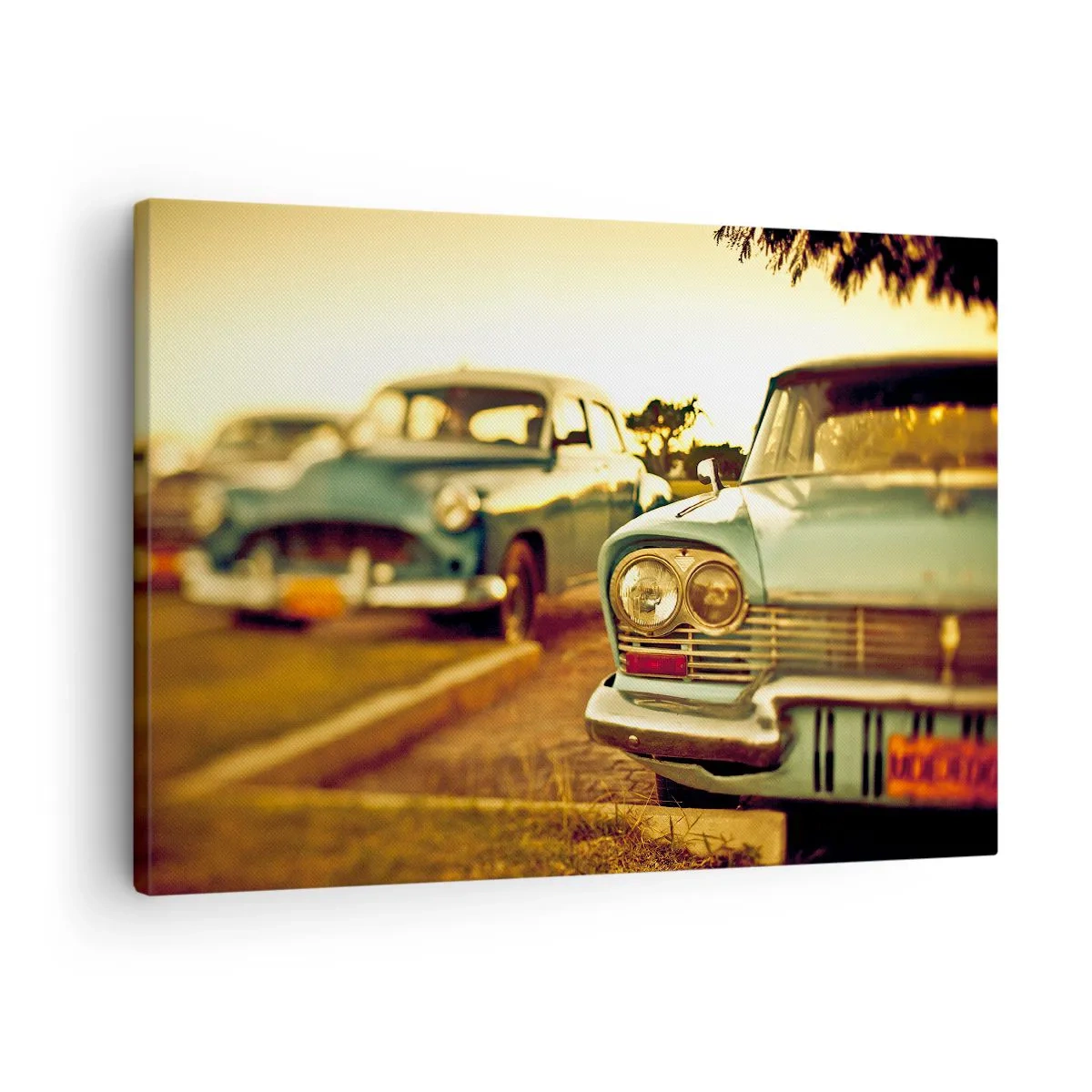 Tablou pe pânză Canvas - Mașini clasice în lumina caldă a apusului - 70x50cm - Vom aștepta și vom vedea - Decorațiune modernă pentru perete pentru living și dormitor ARTTOR