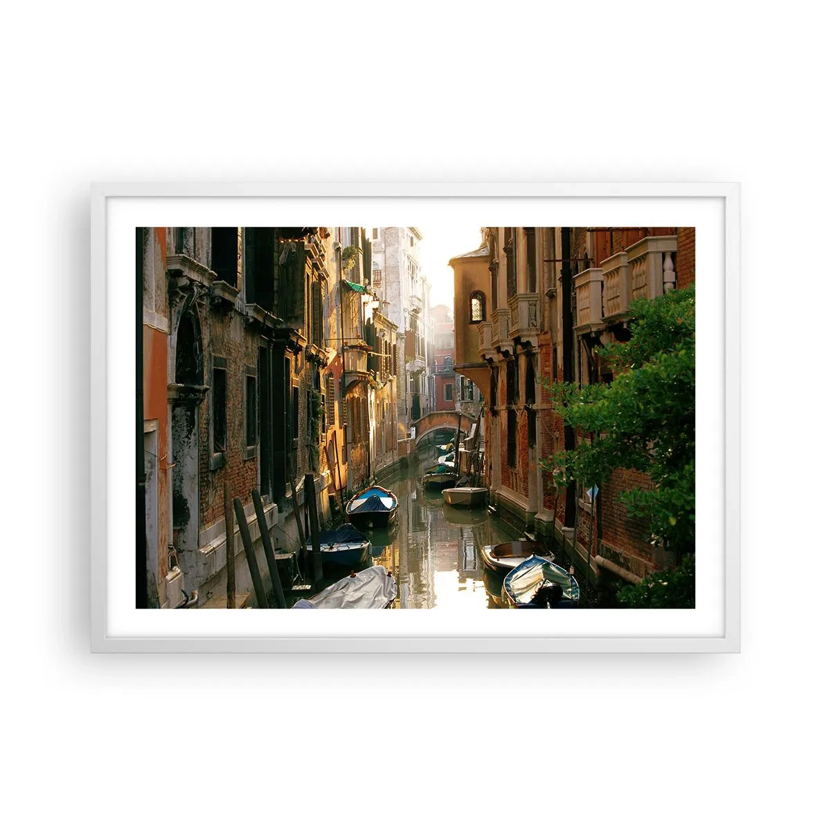 Poster în ramă albă - Pe o străduță venețiană - 70x50 cm