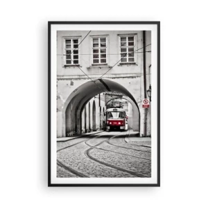 Poster în ramă neagră - Printr-un labirint urban - 61x91 cm