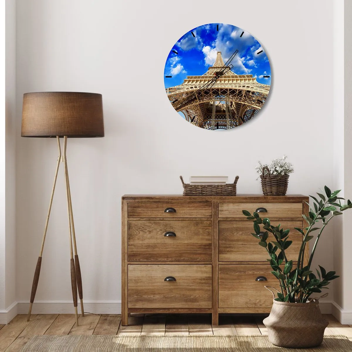 Ceas de perete - Ceas pe sticlă - Turnul Eiffel de jos în sus, pe un cer albastru - 30x30cm - Atingând cerul și norii - Decorațiune modernă pentru perete pentru living, bucătărie și dormitor ARTTOR