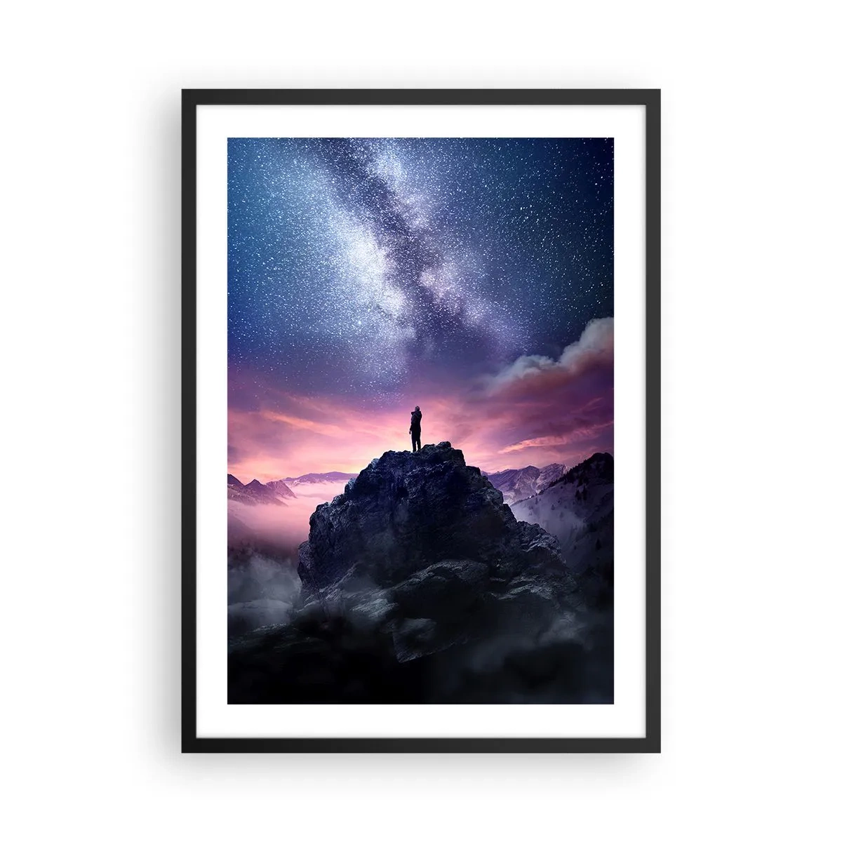 Poster în ramă neagră - Silueta unei persoane pe vârful unui munte sub un cer înstelat - 50x70cm - Și a simțit viața - Decorațiune modernă pentru perete pentru living și dormitor ARTTOR