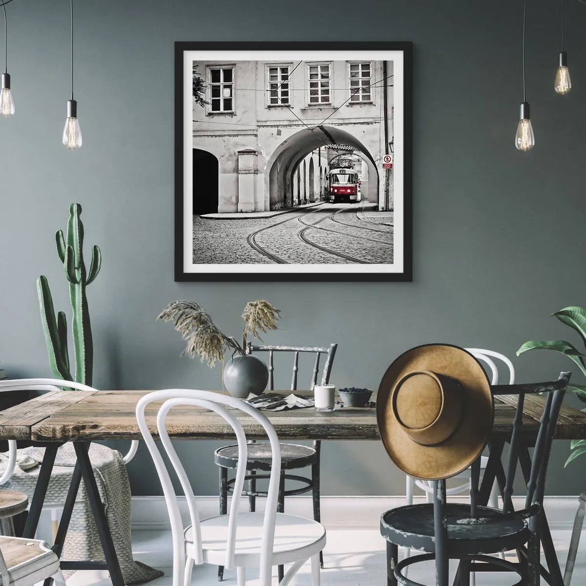 Poster în ramă neagră - Printr-un labirint urban - 30x30 cm