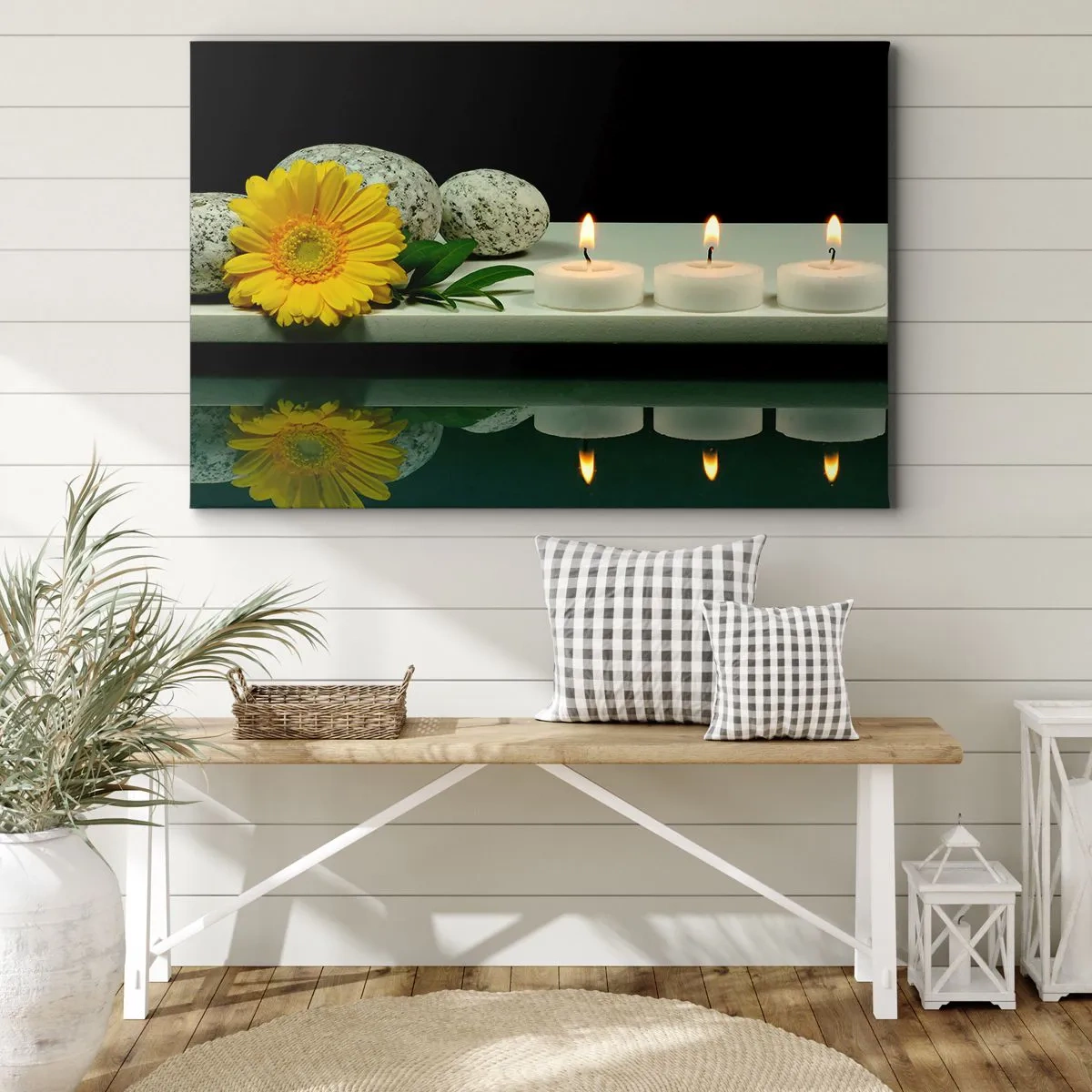 Tablou pe pânză Canvas - Floare galbenă, lumânări și pietre pe fundalul apei - 70x50cm - Calmarea simțurilor - Decorațiune modernă pentru perete pentru living și dormitor ARTTOR