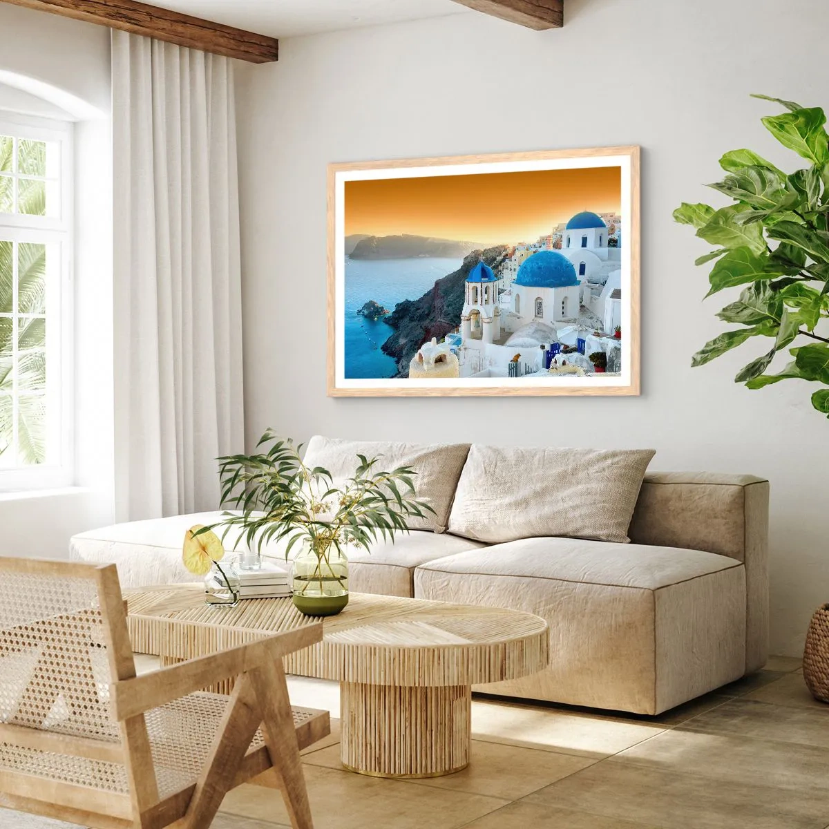 Poster în ramă de stejar deschis - Santorini - îmbrățișat de stânci - 100x70 cm