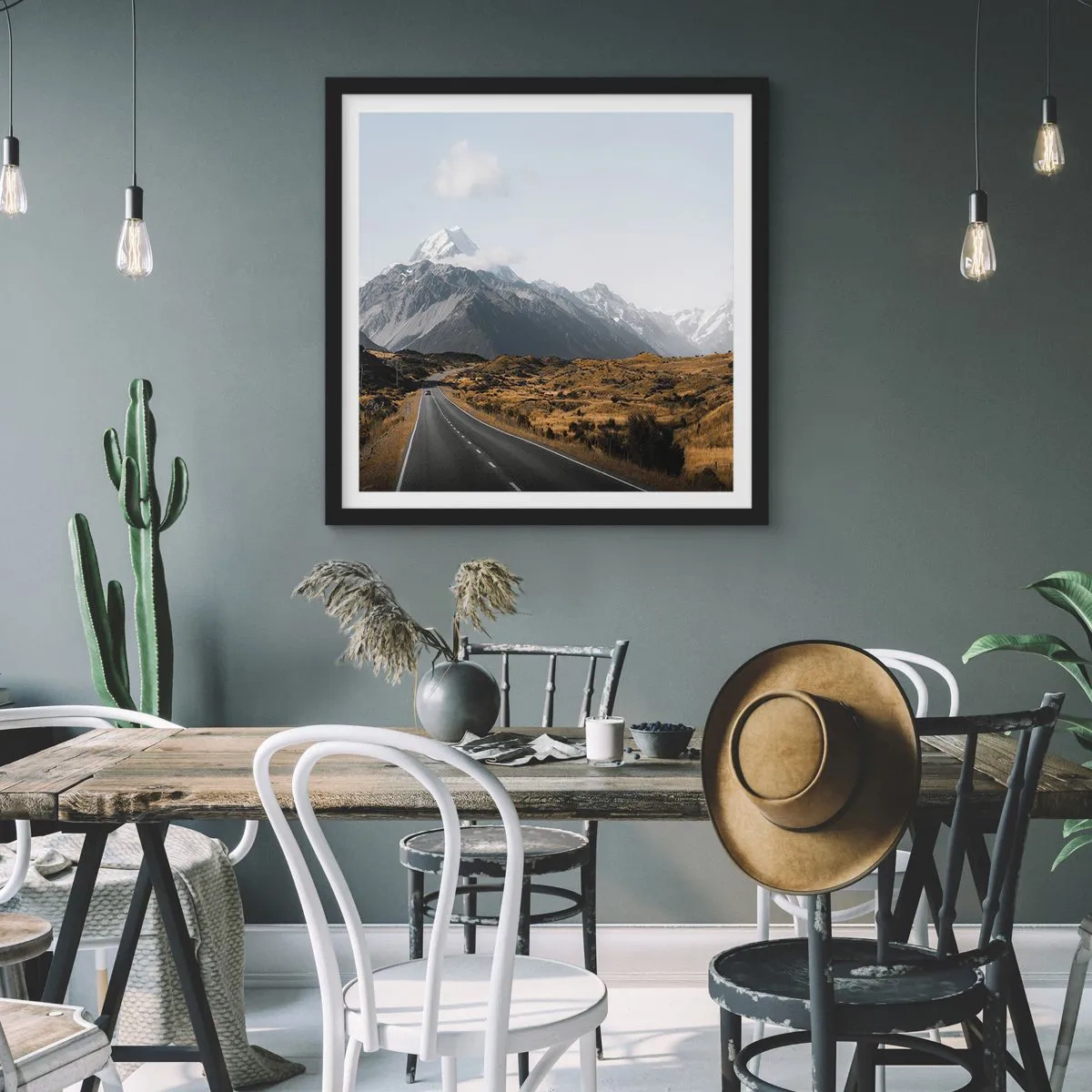 Poster în ramă neagră - Drumul spre inima munților - 30x30 cm