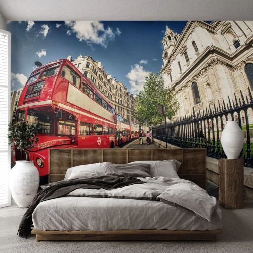Tapet Autoadeziv Deluxe Sticker - Stradă din Londra în gri și roșu - Oraș, Londra, Autobuz roșu - 100x70 cm