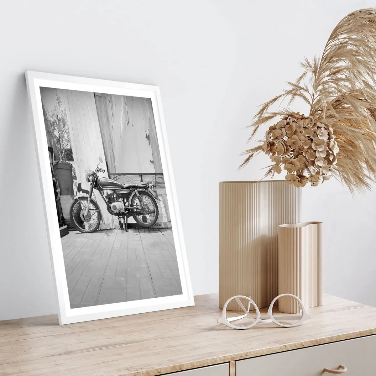 Poster în ramă albă - Clasicul înainte de toate - 30x40 cm