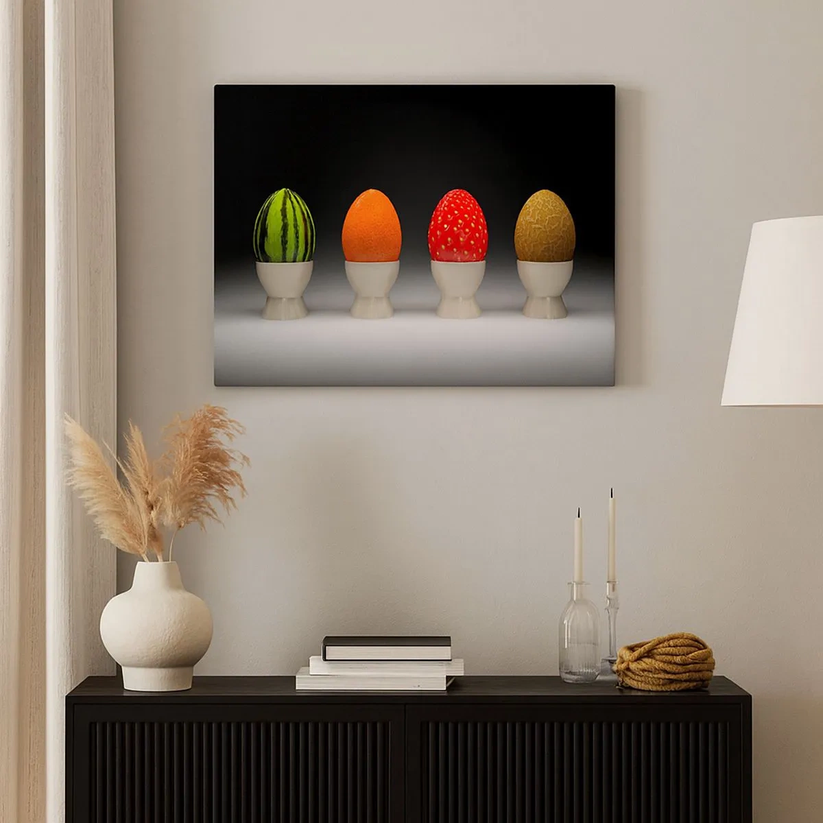 Tablou pe pânză Canvas - Ouă colorate asemănătoare cu fructe pe un fundal întunecat - 70x50cm - Mic dejun cu fructe - Decorațiune modernă pentru perete pentru living și dormitor ARTTOR