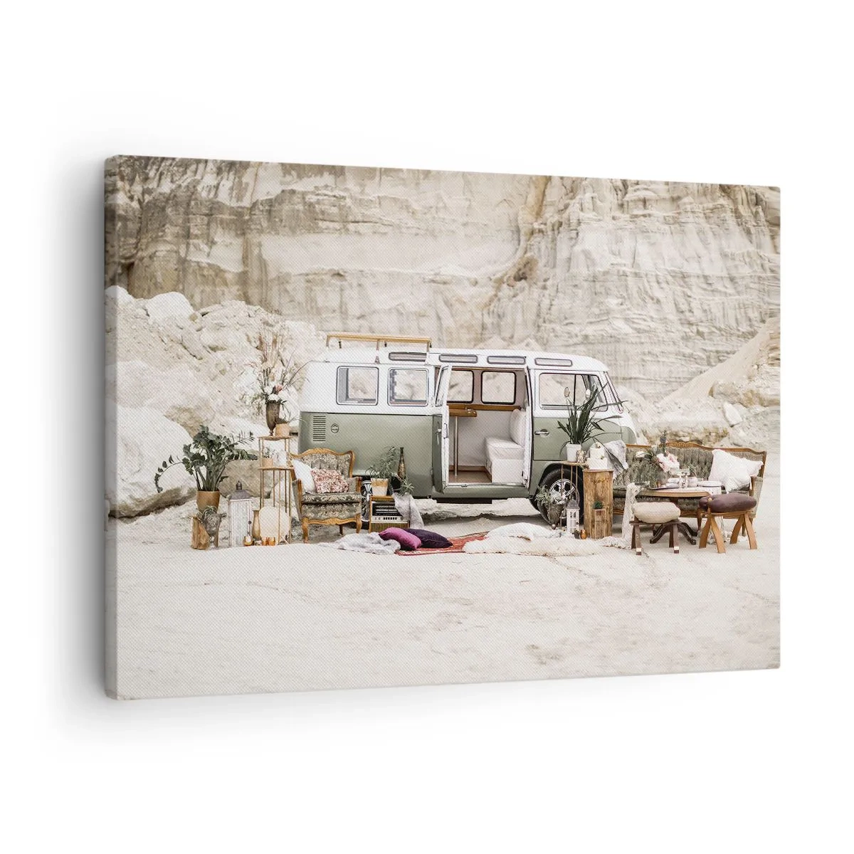 Tablou pe pânză Canvas - O rulotă retro cu design boho pe un fundal stâncos. - 70x50cm - Să înceapă călătoria - Decorațiune modernă pentru perete pentru living și dormitor ARTTOR