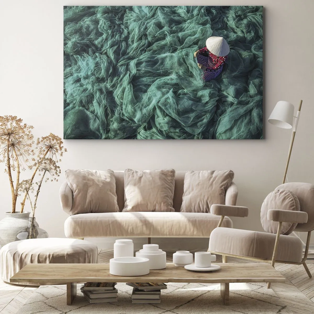 Tablou pe pânză Canvas - O persoană cu o pălărie printre plase de pescuit verzi - 70x50cm - Într-o mare de rețea - Decorațiune modernă pentru perete pentru living și dormitor ARTTOR