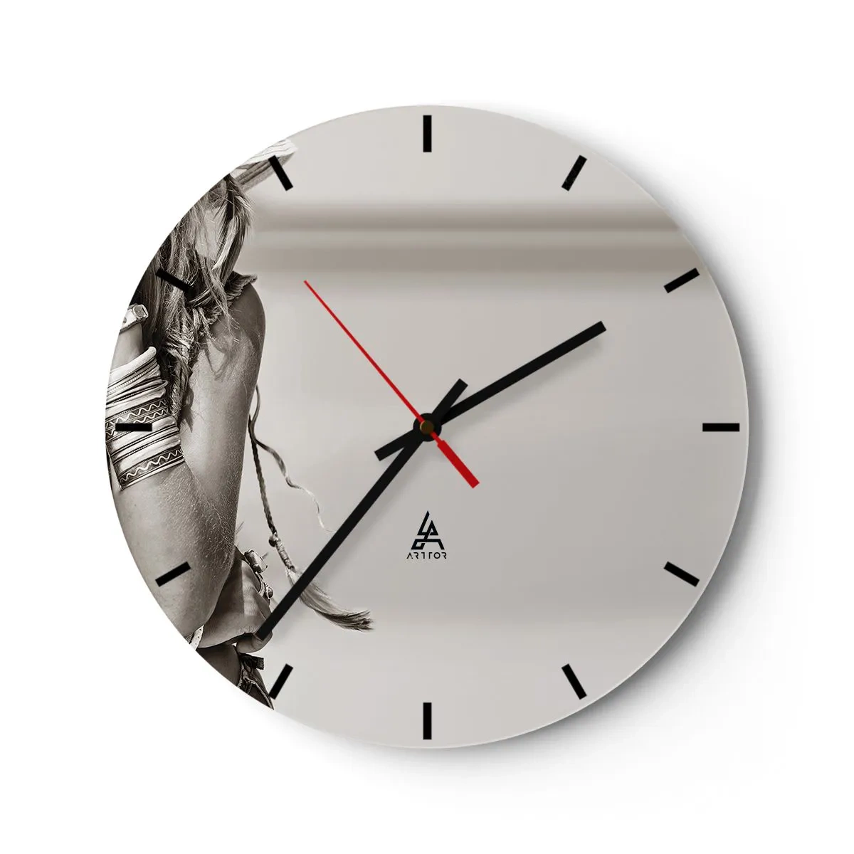 Ceas de perete - Ceas pe sticlă - Fragment de fată într-un costum decorativ în sepia - 30x30cm - Ca o fată - Decorațiune modernă pentru perete pentru living, bucătărie și dormitor ARTTOR
