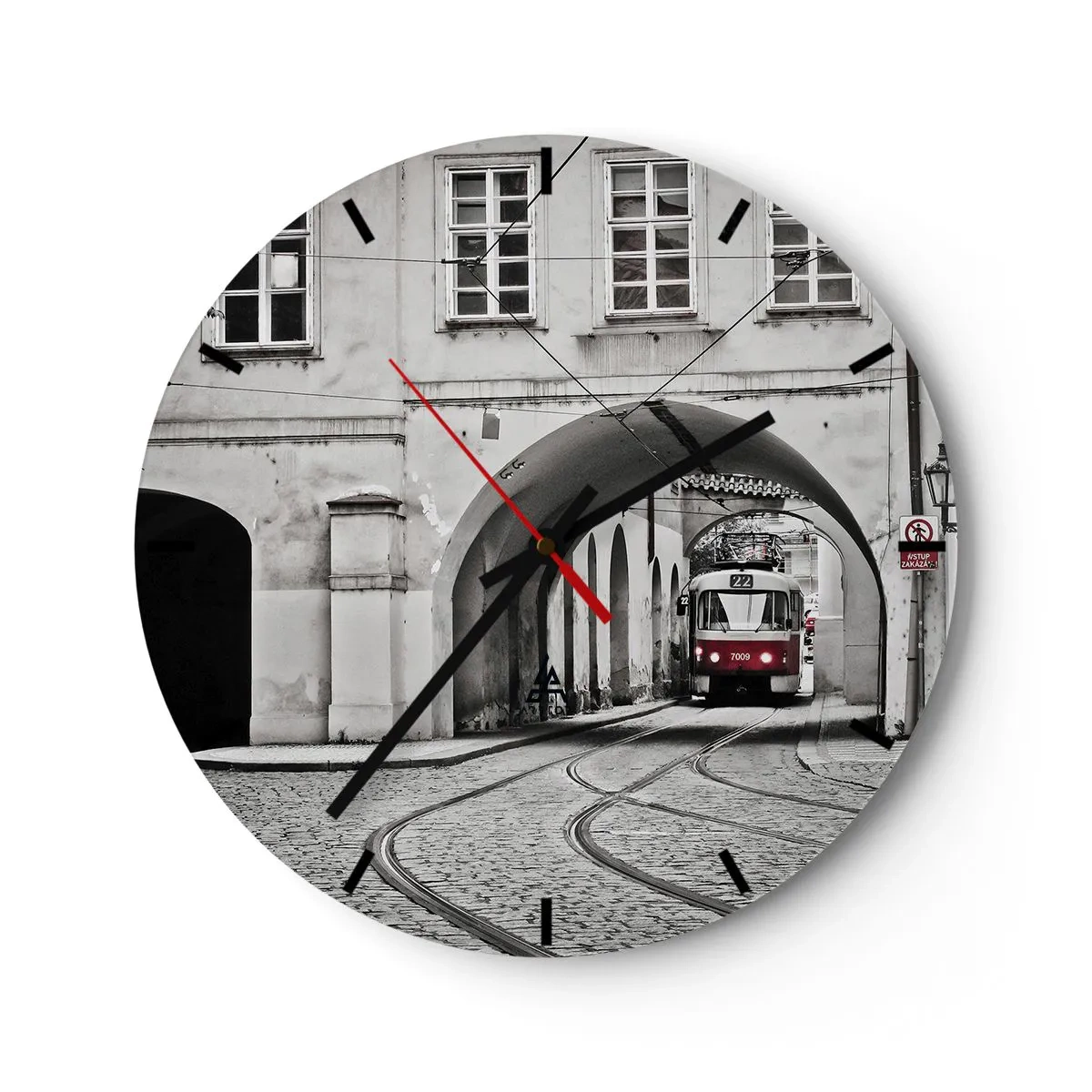 Ceas de perete - Ceas pe sticlă - Un tramvai care trece printr-un arc într-un stil monocromatic. - 30x30cm - Printr-un labirint urban - Decorațiune modernă pentru perete pentru living, bucătărie și dormitor ARTTOR