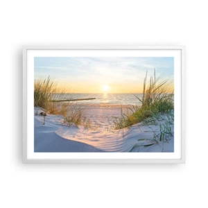 Poster în ramă albă - Zumzet de mare, o plajă sălbatică printre ierburi... - 70x50 cm