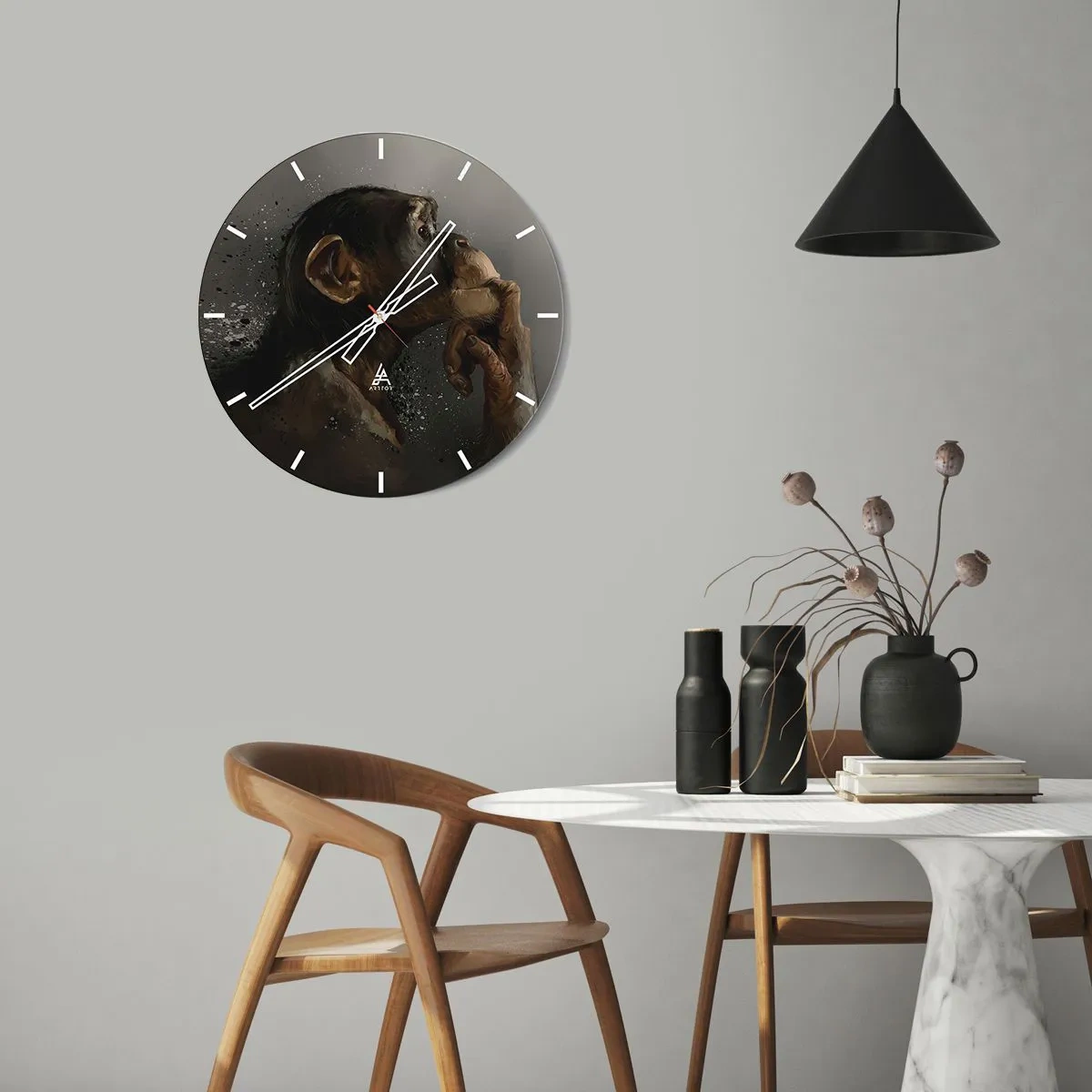 Ceas de perete - Ceas pe sticlă - Un cimpanzeu gânditor pe un fundal întunecat - 30x30cm - Cu siguranță, gânditorul - Decorațiune modernă pentru perete pentru living, bucătărie și dormitor ARTTOR