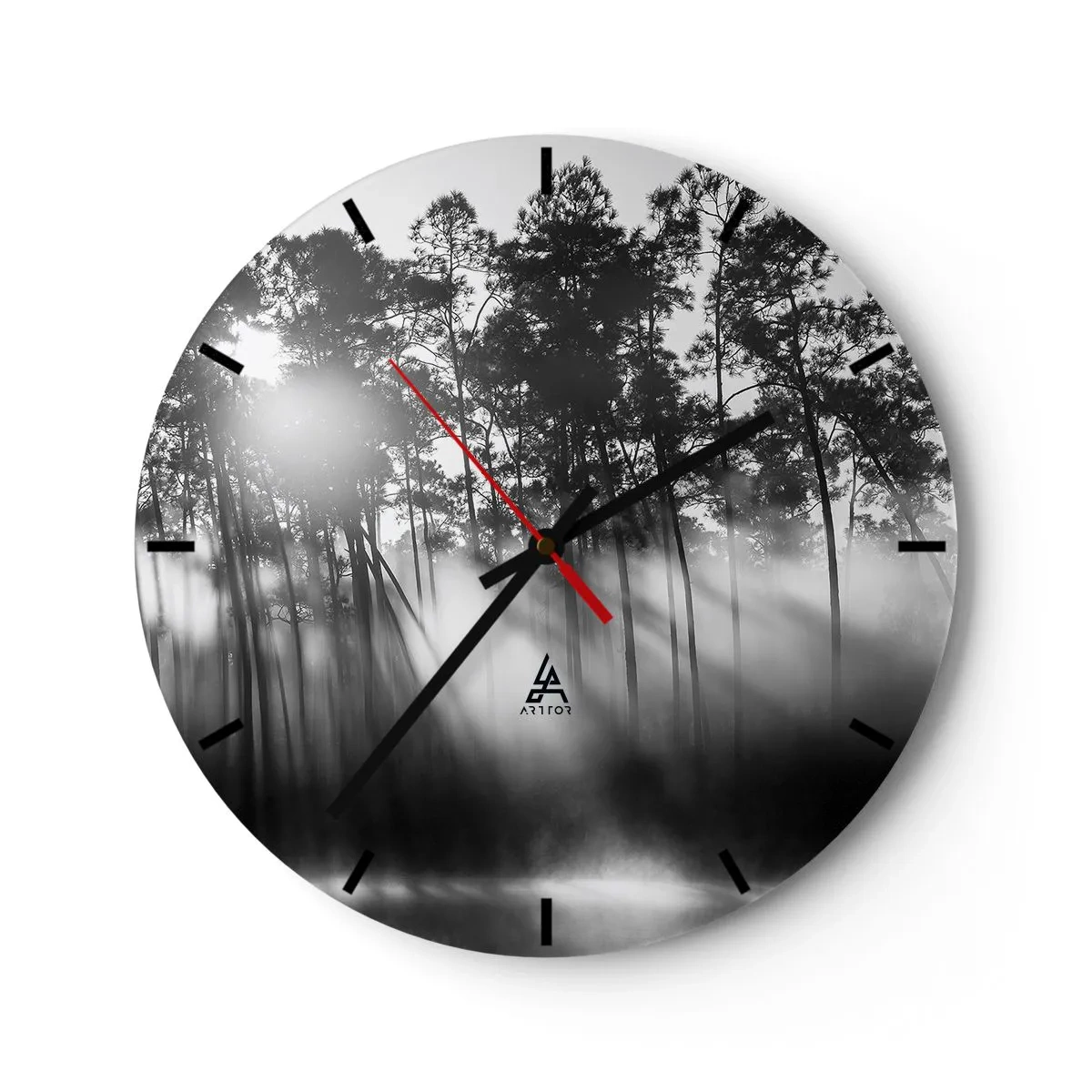 Ceas de perete - Ceas pe sticlă - O fotografie alb-negru a unei păduri învăluite în ceață la răsăritul soarelui. - 30x30cm - Soare de neoprit - Decorațiune modernă pentru perete pentru living, bucătărie și dormitor ARTTOR