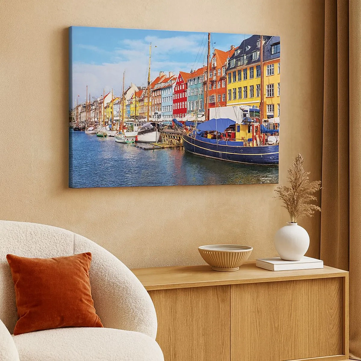 Tablou pe pânză Canvas - Case colorate pe canal cu bărci la soare - 70x50cm - Portul vesel - Decorațiune modernă pentru perete pentru living și dormitor ARTTOR