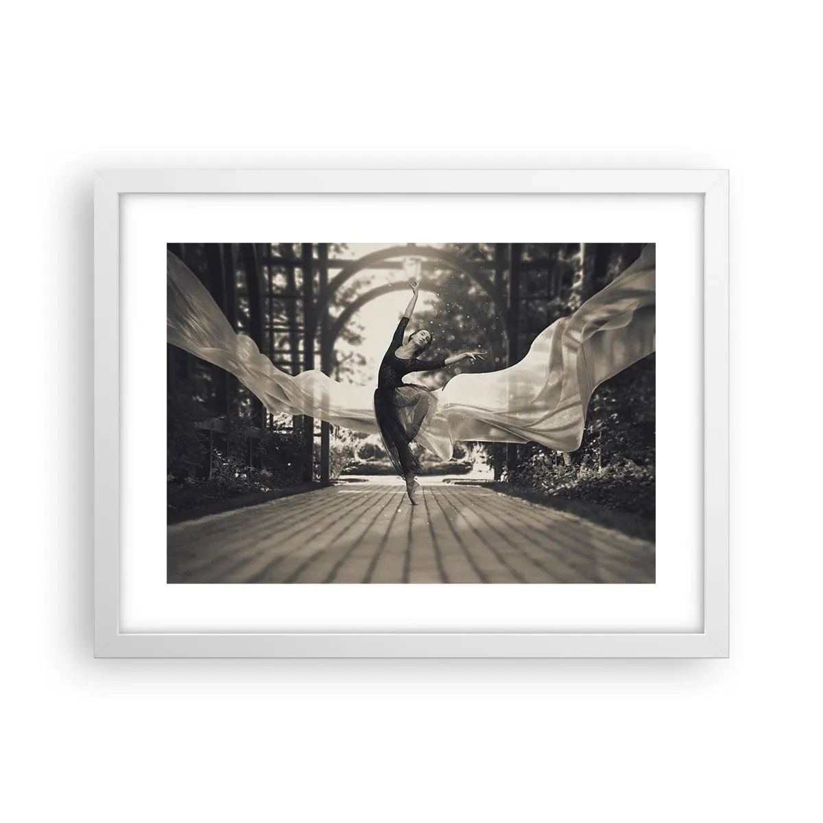 Poster în ramă albă - Dansul spiritului de grădină - 40x30 cm