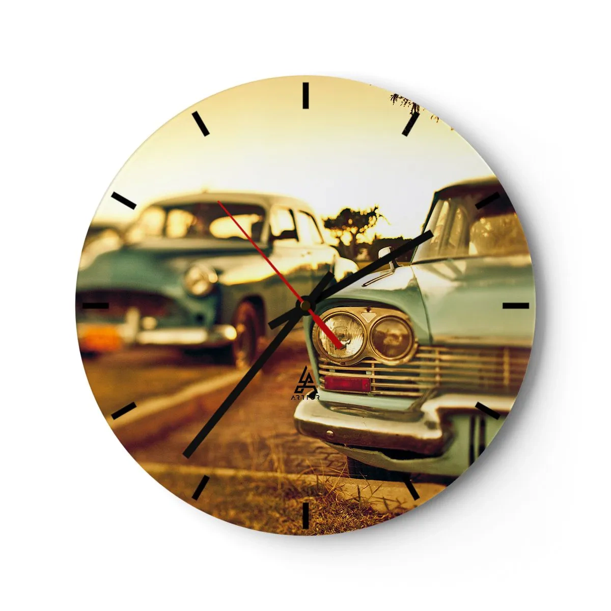 Ceas de perete - Ceas pe sticlă - Două mașini retro clasice pe fundalul unui apus de soare - 30x30cm - Vom aștepta și vom vedea - Decorațiune modernă pentru perete pentru living, bucătărie și dormitor ARTTOR