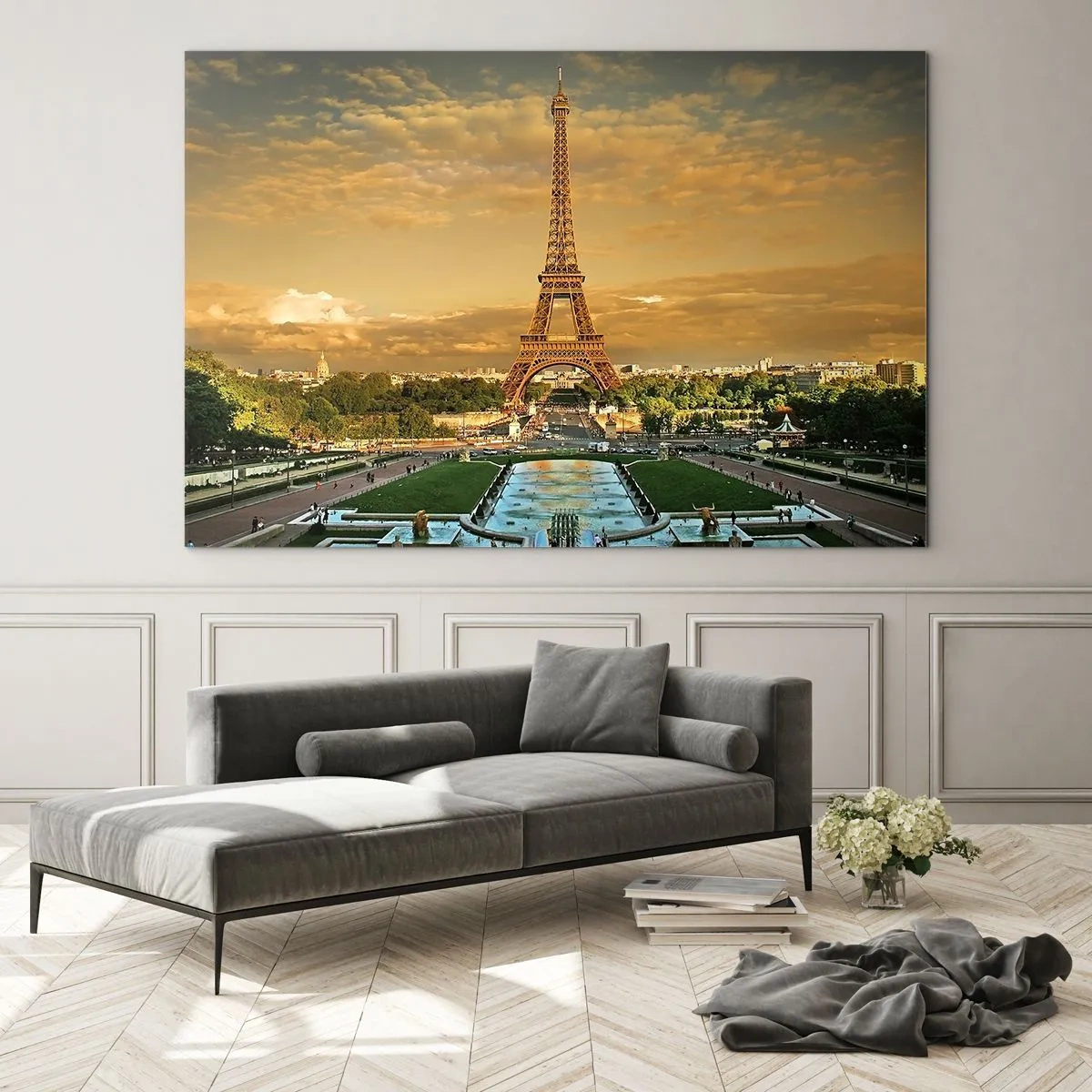 Tablou pe sticlă - Turnul Eiffel înconjurat de grădini pariziene la apus - 70x50cm - Simbolul Parisului - Decorațiune modernă pentru perete pentru living și dormitor ARTTOR