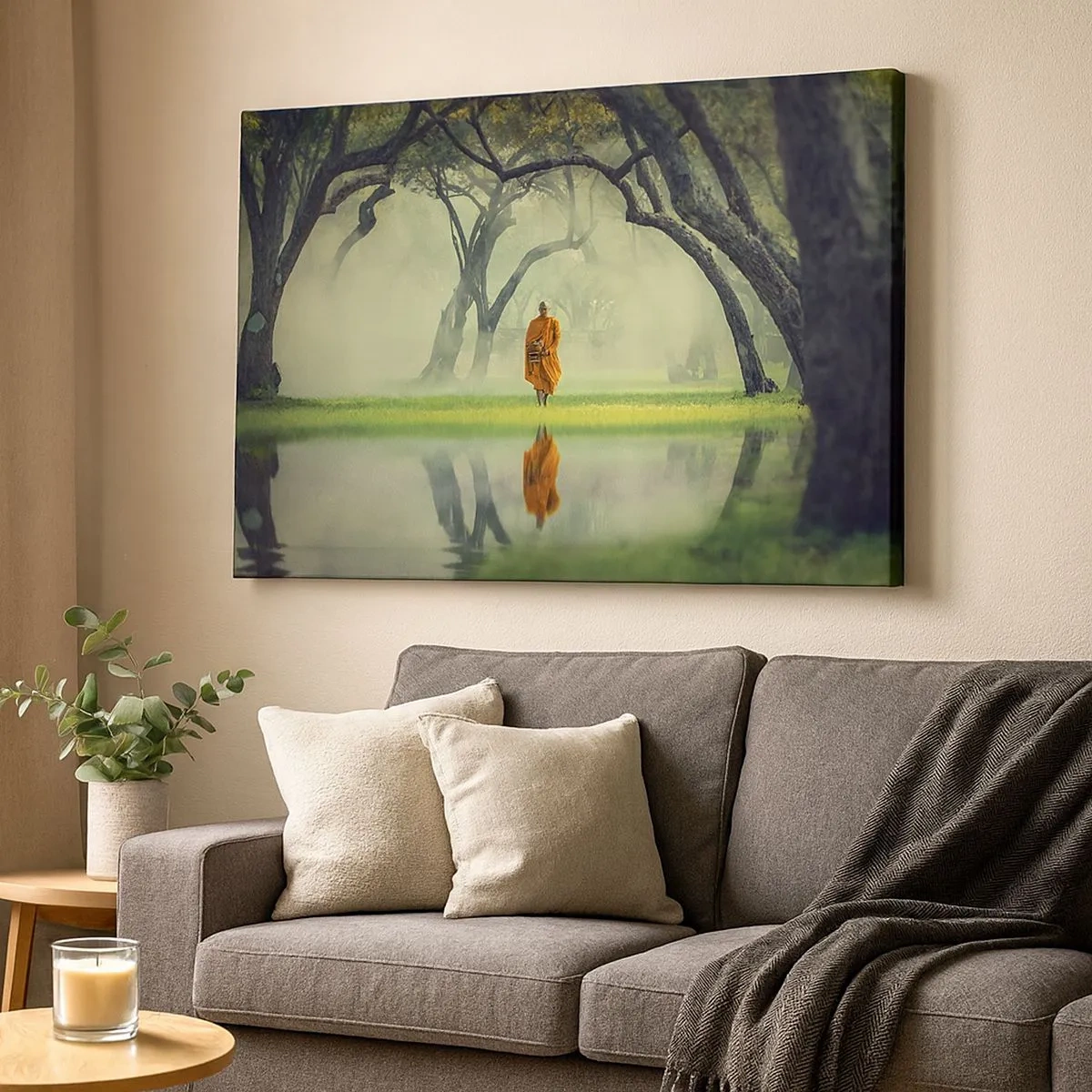 Tablou pe pânză Canvas - Un călugăr într-o robă portocalie într-o pădure cu un fundal încețoșat și reflexie în apă. - 70x50cm - Pe drumul spre iluminare - Decorațiune modernă pentru perete pentru living și dormitor ARTTOR