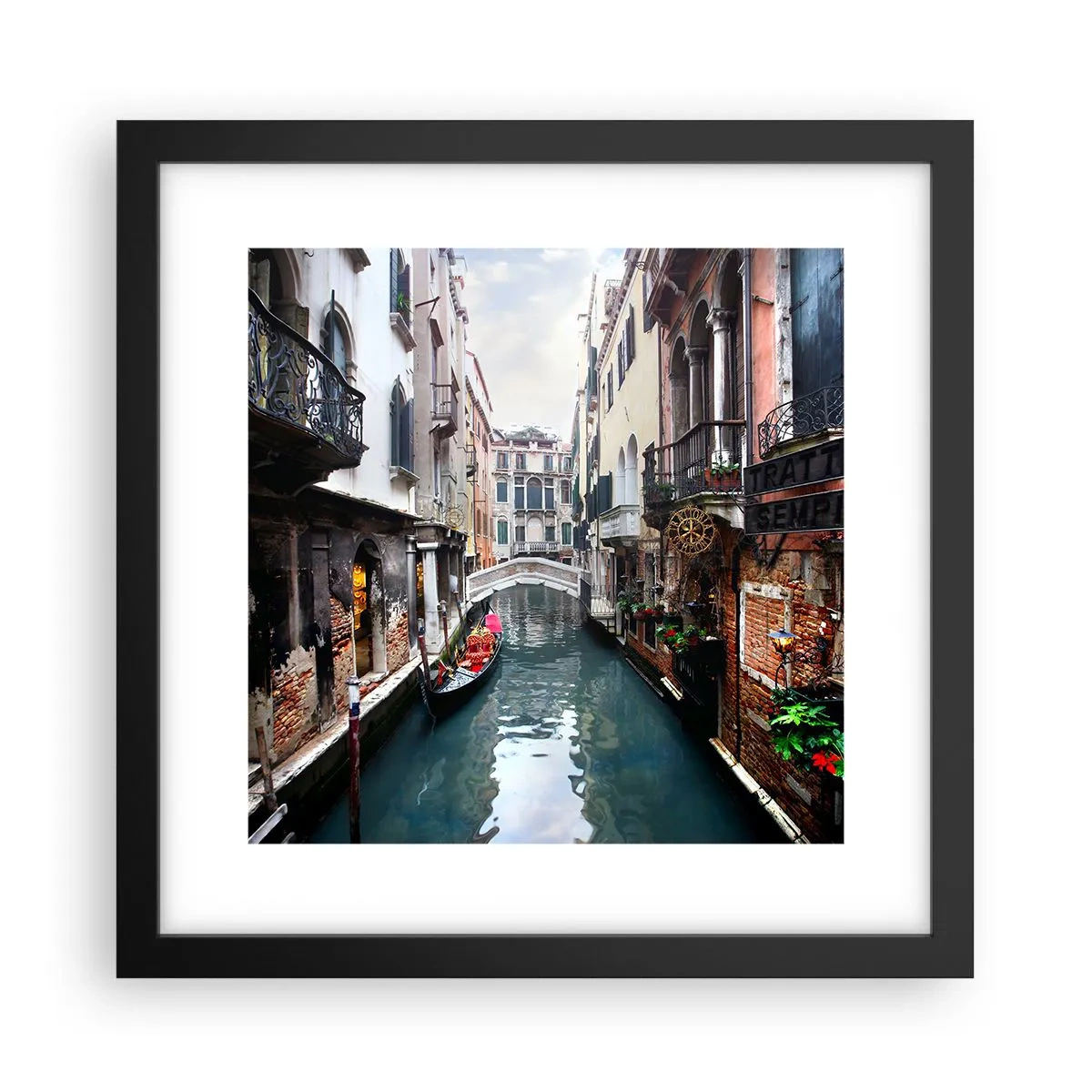 Poster în ramă neagră - Peisaj venețian cu gondolă și pod - 30x30 cm