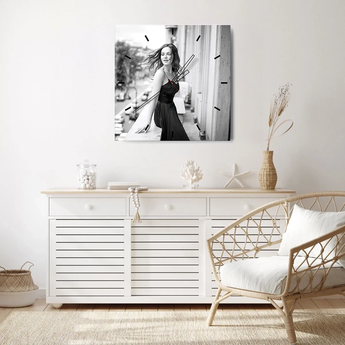 Ceas de perete - Ceas pe sticlă - Cu siguranță e o fată pariziană - 30x30 cm