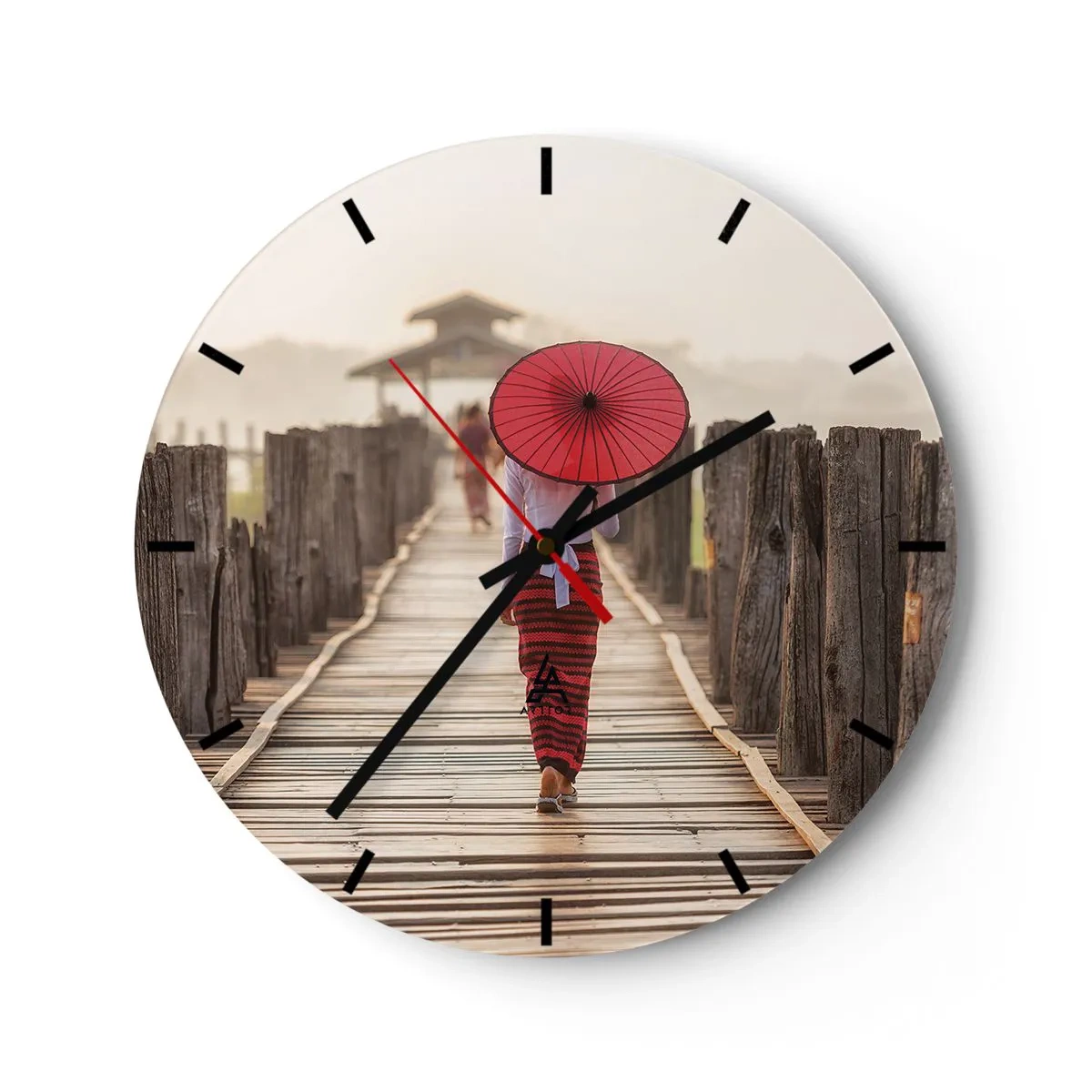 Ceas de perete - Ceas pe sticlă - O femeie cu o umbrelă roșie pe un pod de lemn - 30x30cm - Pe podul vechi - Decorațiune modernă pentru perete pentru living, bucătărie și dormitor ARTTOR