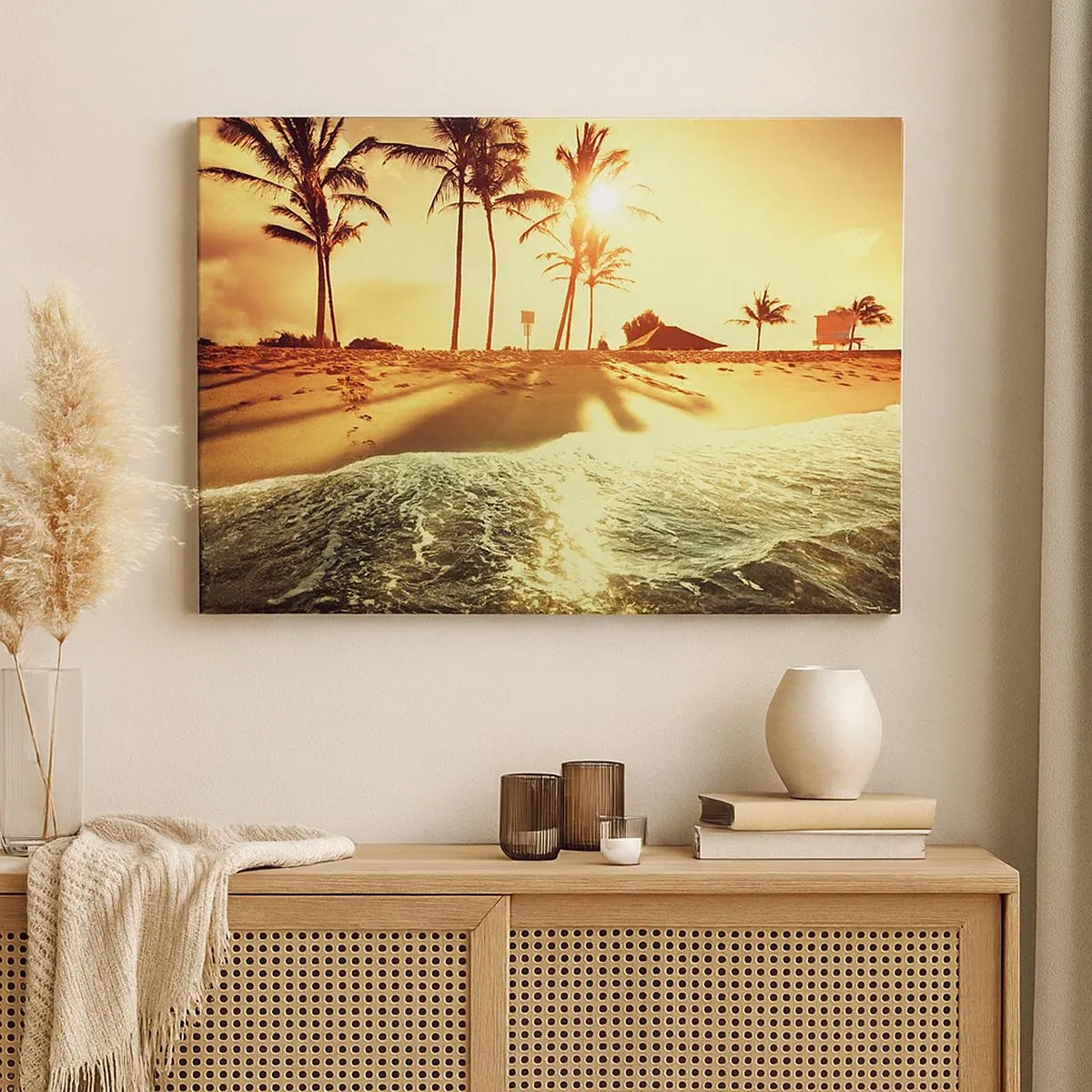 Tablou pe pânză Canvas - O plajă cu palmieri iluminați de un apus de soare cald - 70x50cm - California după-amiază - Decorațiune modernă pentru perete pentru living și dormitor ARTTOR