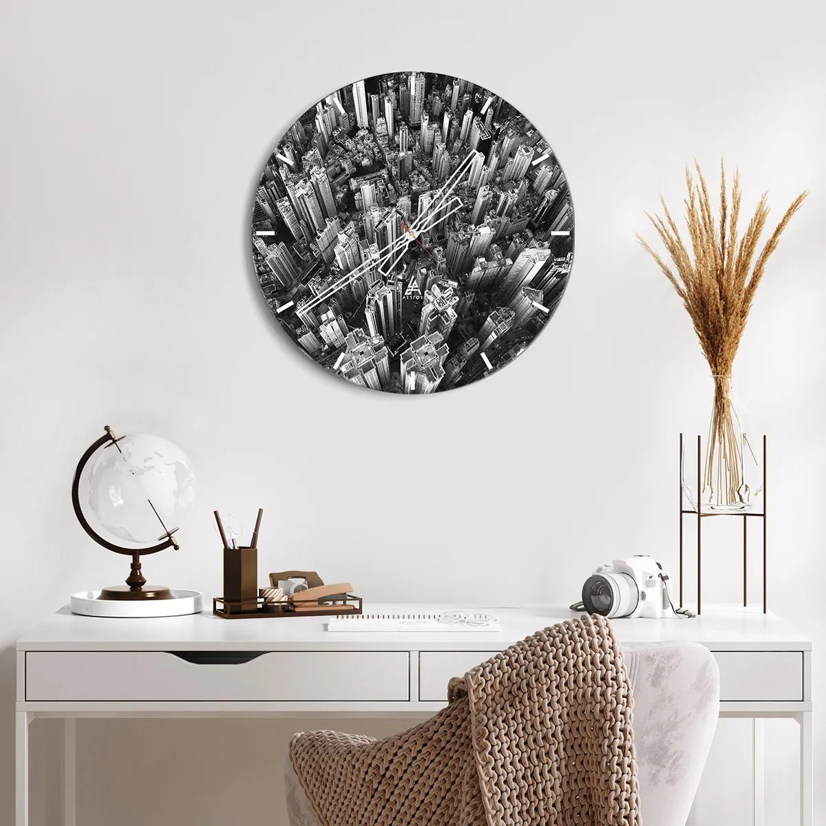 Ceas de perete - Ceas pe sticlă - O vedere de sus a orașului, în alb și negru - 30x30cm - Din ce în ce mai sus - Decorațiune modernă pentru perete pentru living, bucătărie și dormitor ARTTOR