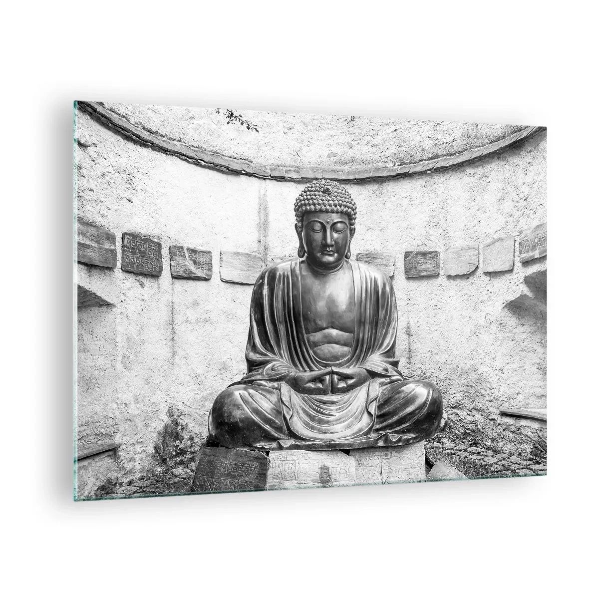 Tablou pe sticlă - Statuie alb-negru a lui Buddha într-o poză meditativă - 70x50cm - La sursa păcii - Decorațiune modernă pentru perete pentru living și dormitor ARTTOR