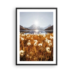 Poster în ramă neagră - O pajiște cu flori albe pe fundalul unui lac și al munților la apus - 50x70cm - Duritatea rocilor, moliciunea ierbii - Decorațiune modernă pentru perete pentru living și dormitor ARTTOR