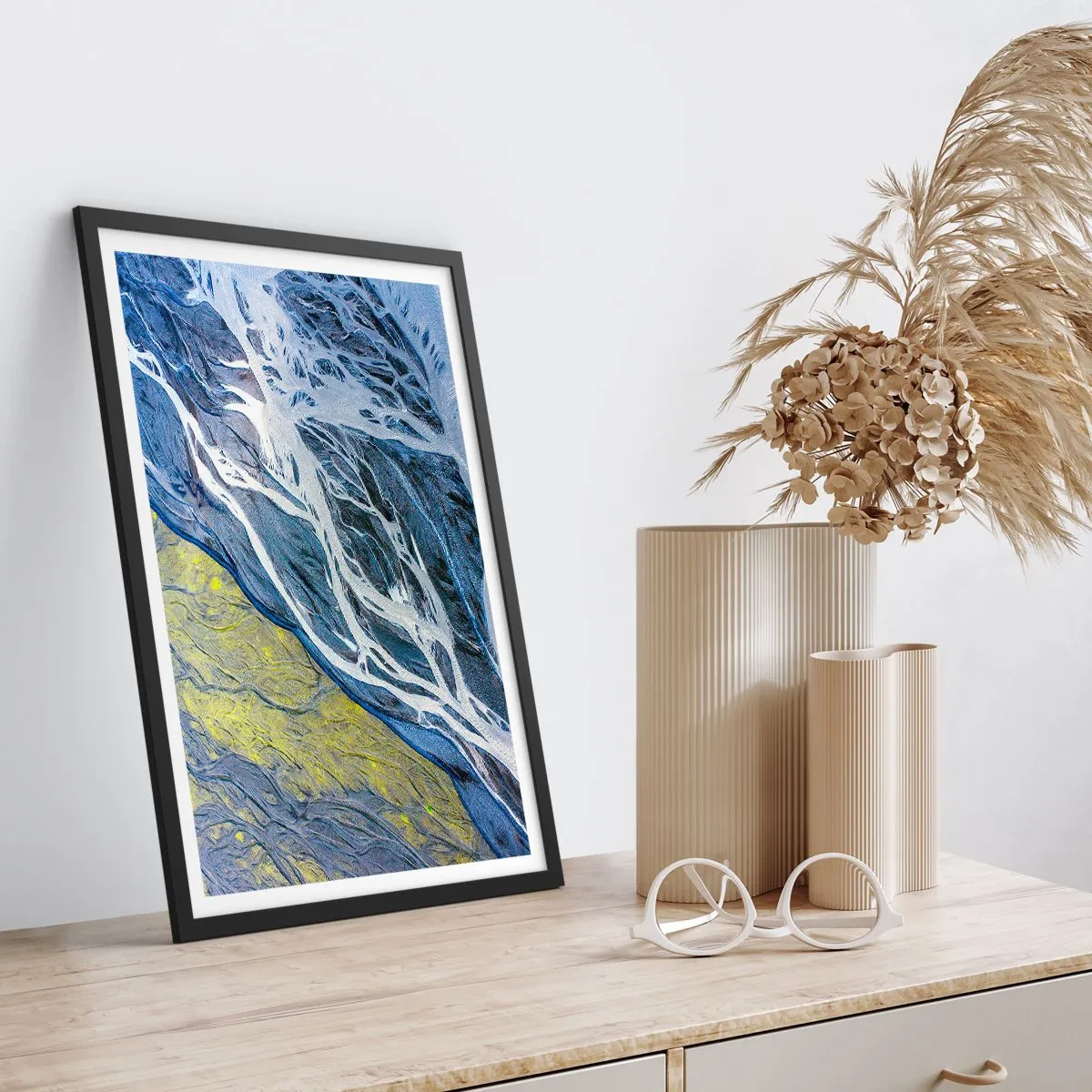 Poster în ramă neagră - O compoziție abstractă care seamănă cu râuri și stânci. - 50x70cm - Picturi din natură - Decorațiune modernă pentru perete pentru living și dormitor ARTTOR