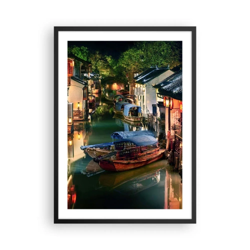 Poster în ramă neagră - Un canal de apă cu bărci înconjurat de clădiri tradiționale noaptea - 50x70cm - O seară pe o stradă chinezească - Decorațiune modernă pentru perete pentru living și dormitor ARTTOR