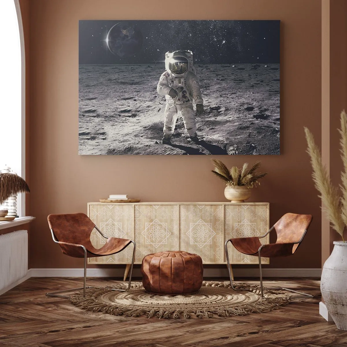 Tablou pe pânză Canvas - Astronautul pe suprafața Lunii cu Pământul în fundal - 70x50cm - Salutări de pe Lună - Decorațiune modernă pentru perete pentru living și dormitor ARTTOR